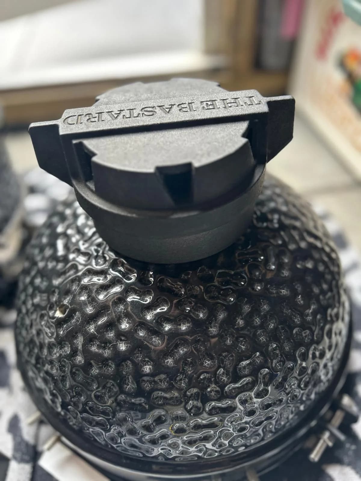 De schoongemaakte topcap weer gemonteerd.
